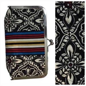 Vera Bradley Kiss & Make Up Cosmetic Bag Barcelona Black Quilted Floral Travel